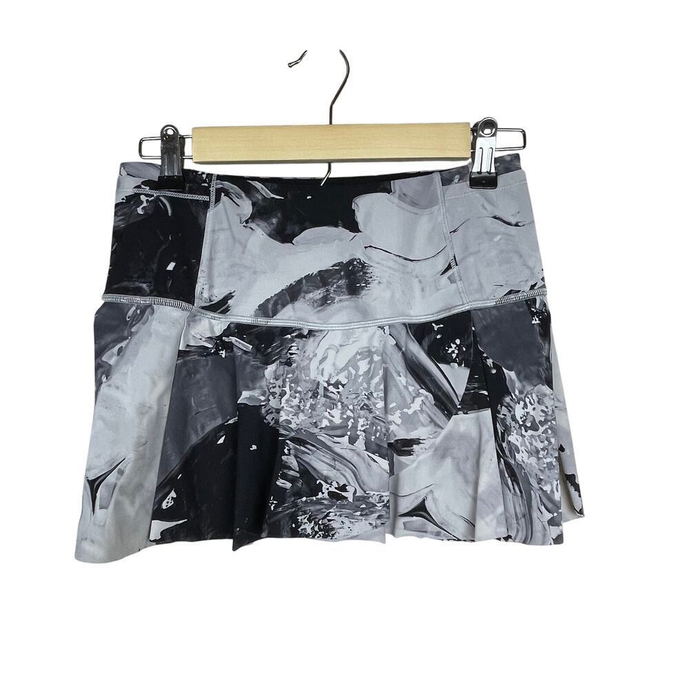 Lululemon Hit Your Stride Skirt Skort SZ 4 Biggie Pigment Wave White Black‎